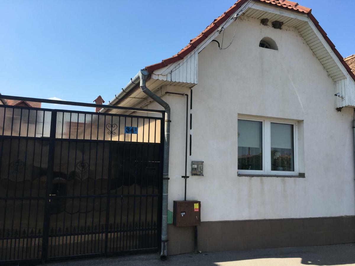 Apartament Brick Airport Cristian  Zewnętrze zdjęcie